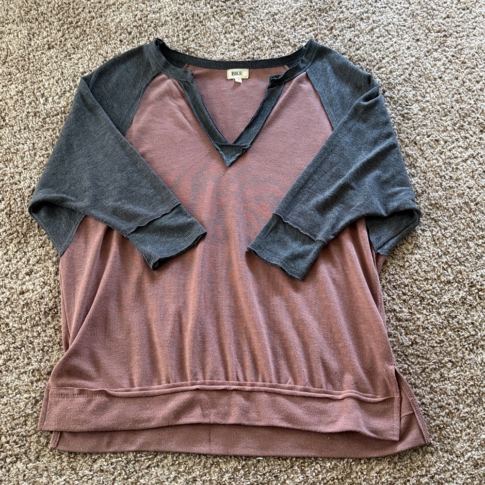 BKE Charcoal and Mauve Raglan Sleeve Top